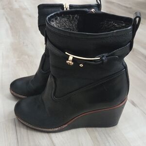 Tory Burch Primrose Black Wedge Boots with Gold Accent Shearling Fur Lined 7